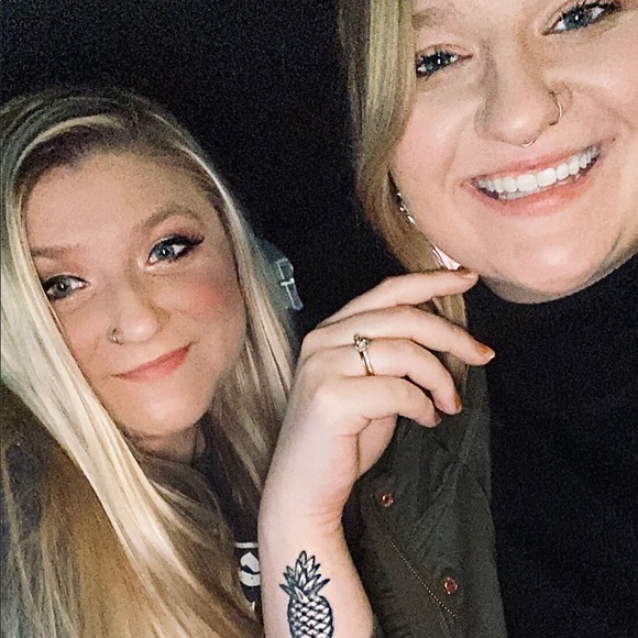 Meet your Posher, Alex - Picture 2 of 2